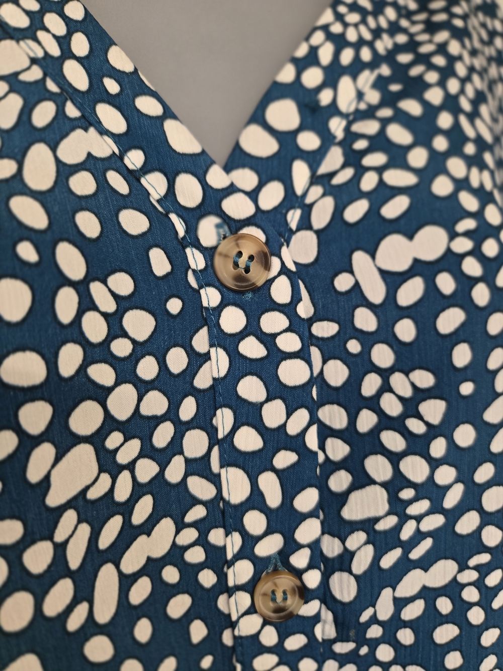 Casual Green and White Polka Dot Button-Front Dress - Picture 8 of 9